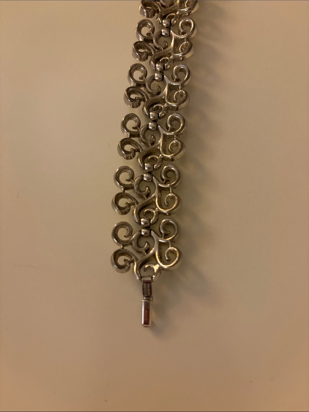 Trifari signed silver tone vintage 1950’s curl scroll motif bracelet. Stunning. - Picture 3 of 6